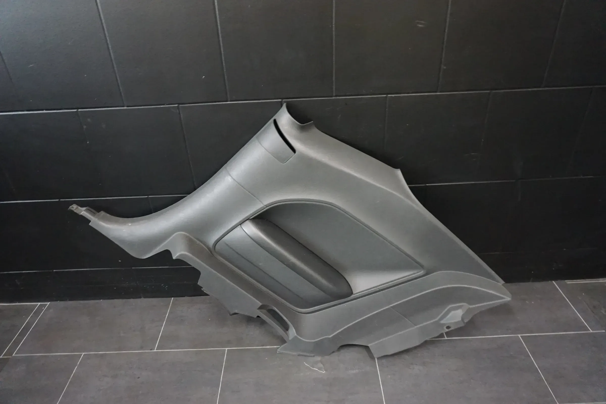 09-14 Dodge Challenger Seitenverkleidung hinten rechts Leder 1FT00XDVAK - Bild 1