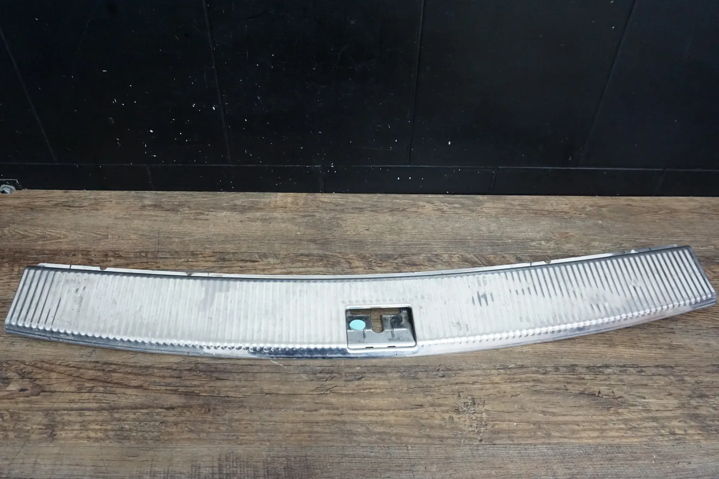 Verkleidung Kofferraum Laderaumkante für VW TOUAREG 7L 2.5 R5 02-06 7L6863459B - Bild 1