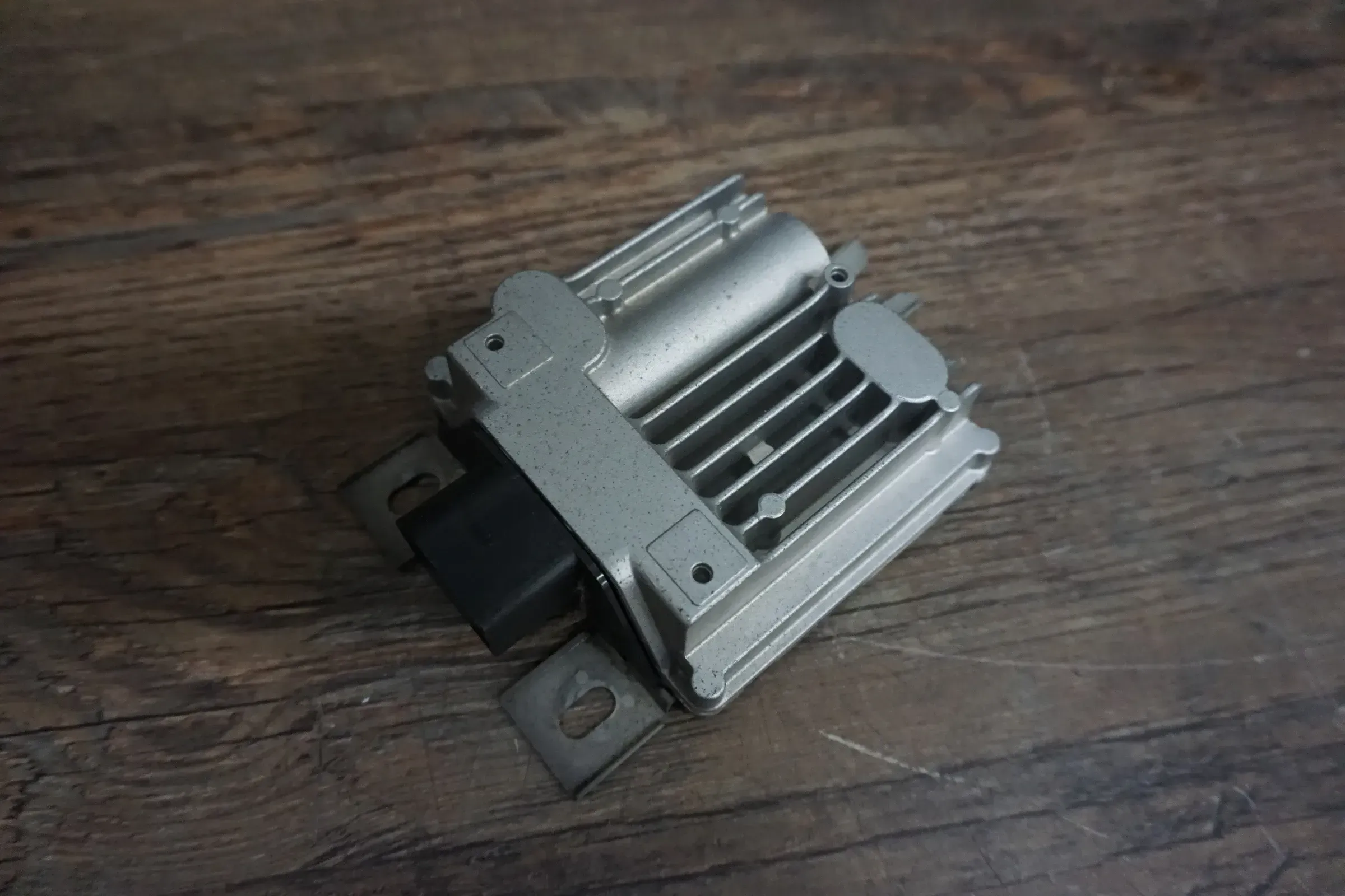 VW Touareg 7P 3.0TDI 7P0906093B Steuergerät für Kraftstoffpumpe Modul Tankpumpe - Bild 1