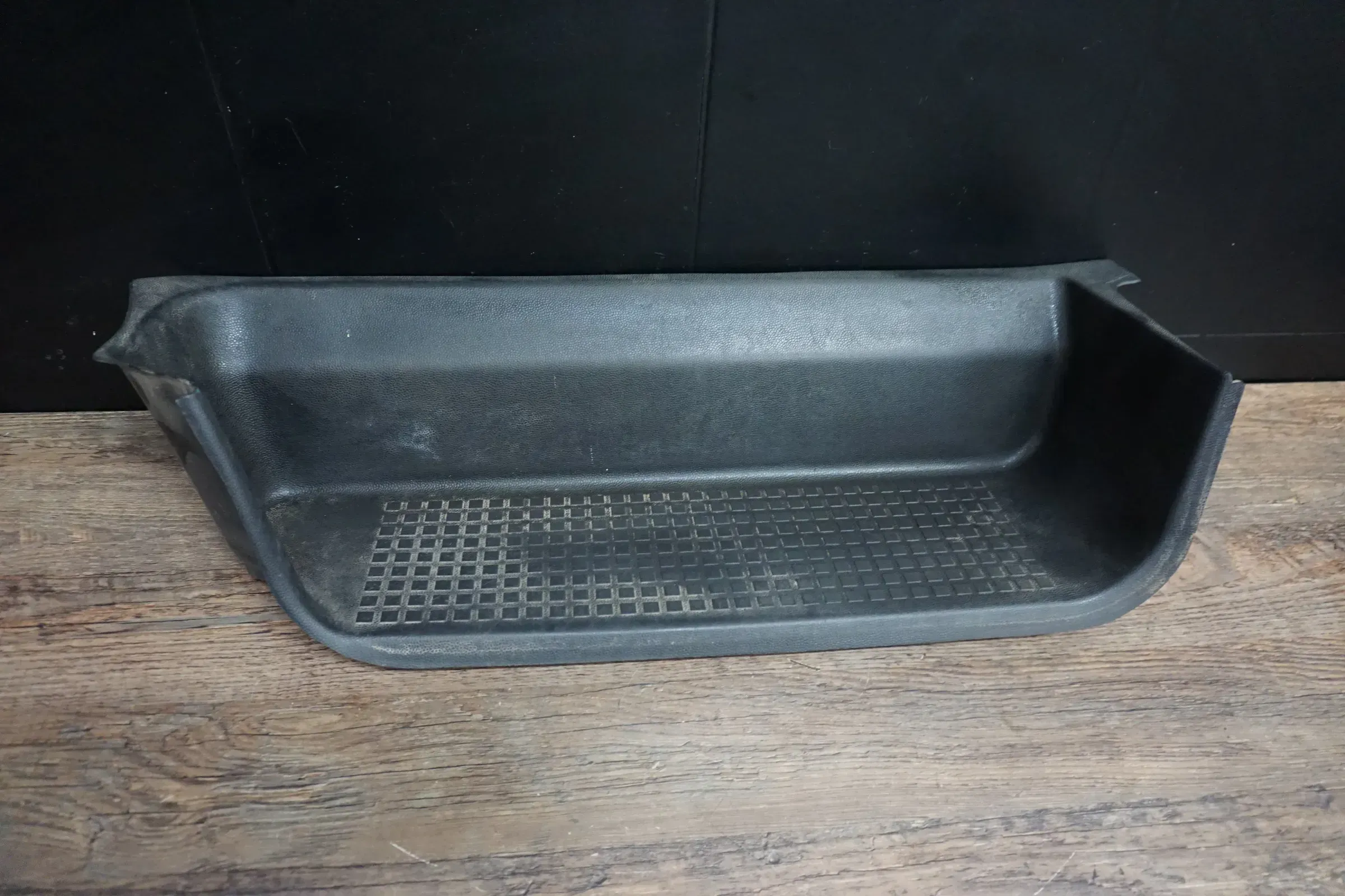 VW T4 Einstieg Trittstufe links Verkleidung Blende unten grau 705863735A - Bild 1