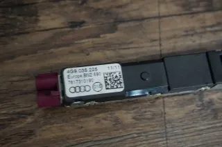 Audi A6 S6 RS6 4G/H C7 Avant Heckklappe Antennenverstärker links oben 4G9035225 - Bild 2