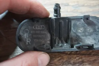 Original A4 A5 Audi Waschwasserdüse Spritzdüse 3-Fach vorn rechts 8T0955988C - Bild 2