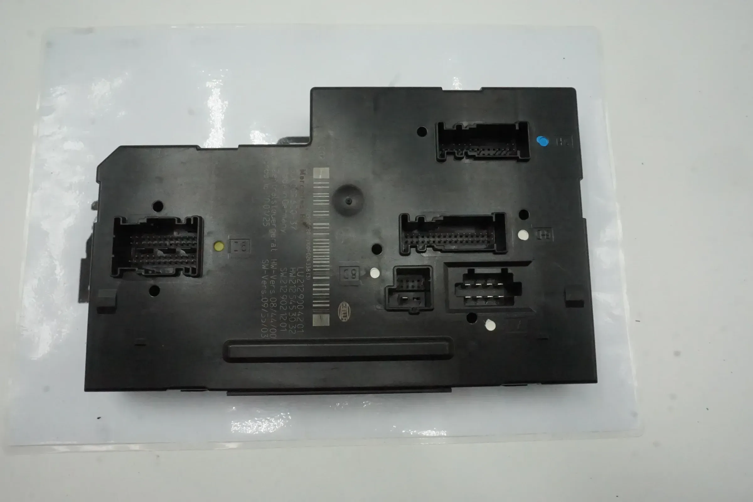 Mercedes E Klasse W212 Steuergerät Zentralelektrik Sicherungskasten 5DK009620-37 - Bild 1