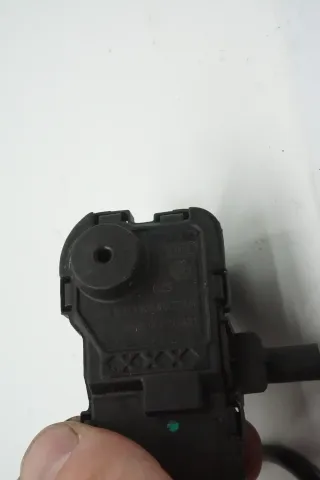 VW Golf 7 5G Tankdeckelöffner Öffnermotor Tankklappe 5C6810773 H - Bild 3