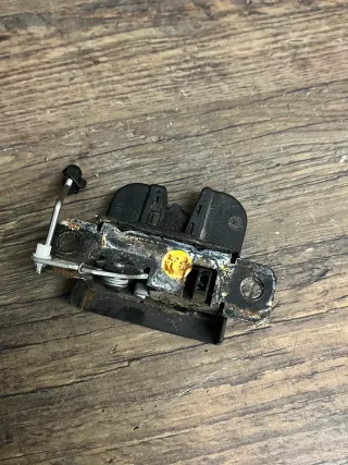 Original VW T5 T6 Heckklappenschloss Klappenschloss Kofferraum 7E5827505J - Bild 2