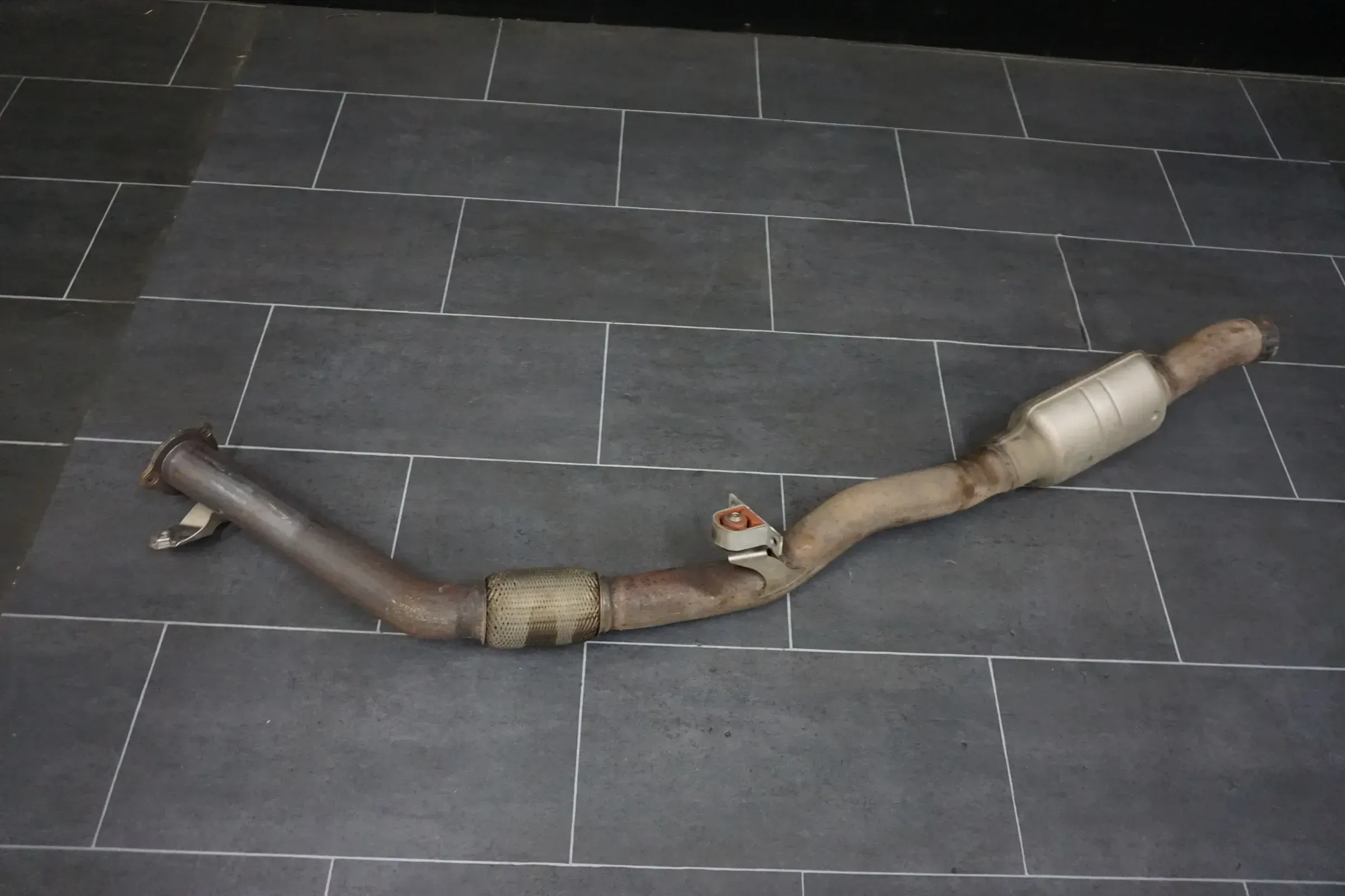 Porsche 9Y0 Cayenne E3 Abgasrohr Vorschalldämpfer Abgasanlage Abgas 4M0253350CE - Bild 1