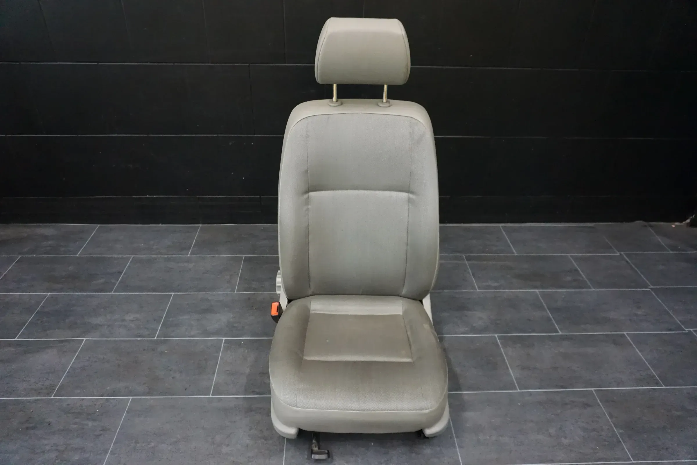 VW T5 T6 Sitz Fahrersitz Links Vorne Stoff grau BJ2013 Facelift - Bild 1
